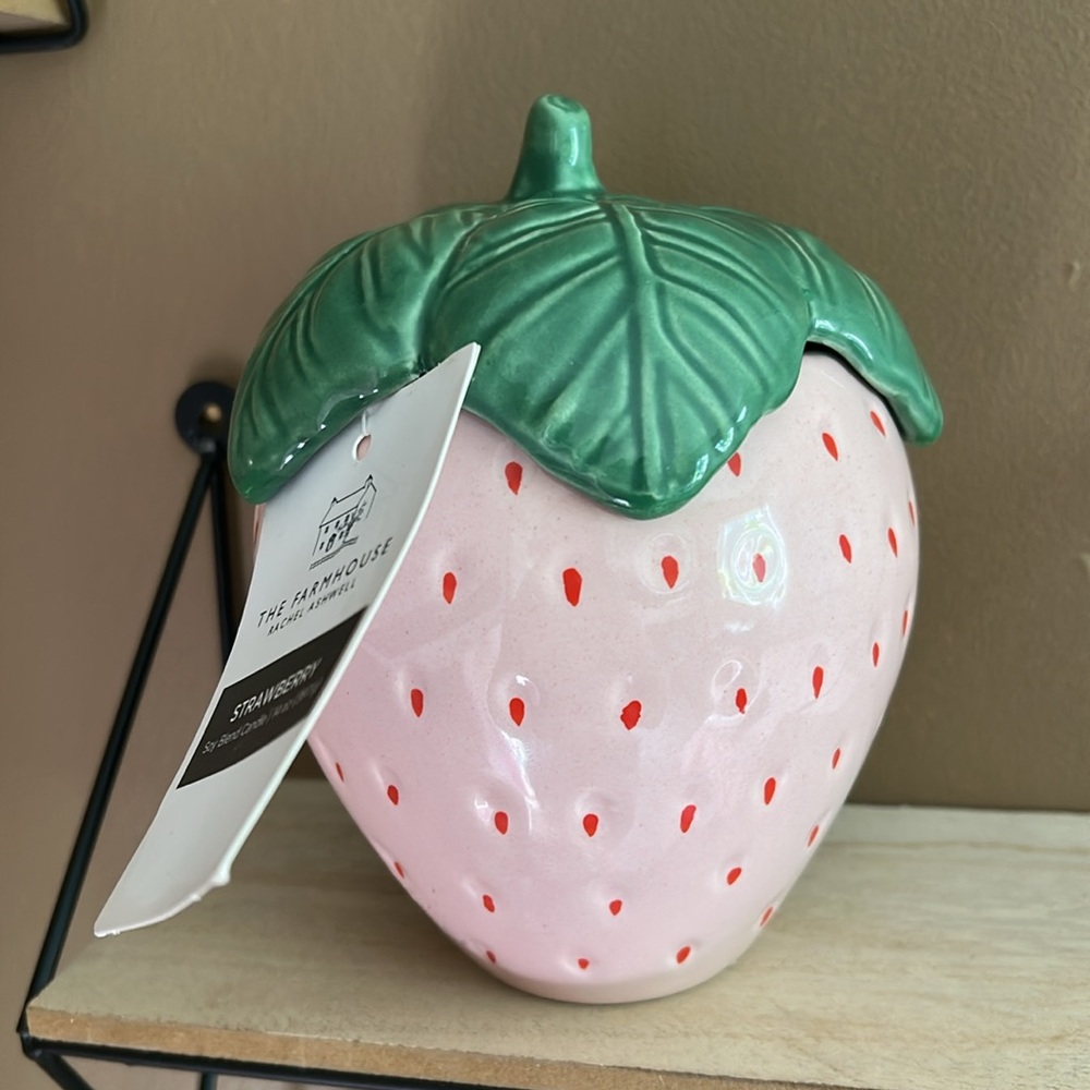 Strawberry Ceramic Candle SMELLS AMAZING